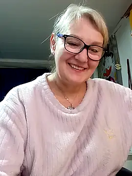 Snapshot of irinamaux chatting on April 14, 1:55 am irinamaux online show from April 14, 1:55 am
