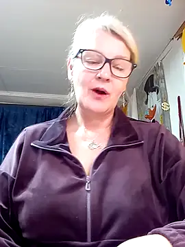 Snapshot of irinamaux chatting on April 15, 2:07 am irinamaux online show from April 15, 2:07 am
