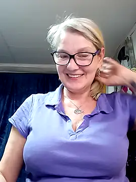Snapshot of irinamaux chatting on April 16, 5:14 pm irinamaux online show from April 16, 5:14 pm