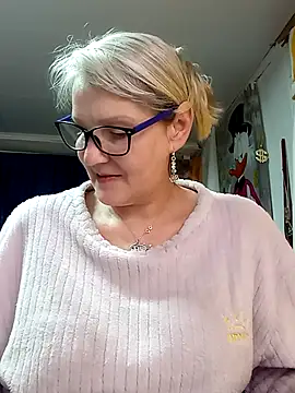 Snapshot of irinamaux chatting on April 17, 1:52 am irinamaux online show from April 17, 1:52 am