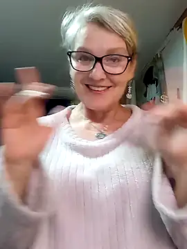 Snapshot of irinamaux chatting on April 17, 2:09 pm irinamaux online show from April 17, 2:09 pm