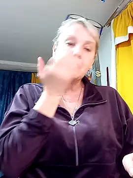Snapshot of irinamaux chatting on April 18, 7:18 pm irinamaux online show from April 18, 7:18 pm