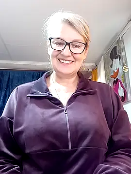 Snapshot of irinamaux chatting on April 19, 8:02 am irinamaux online show from April 19, 8:02 am