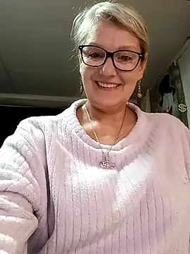 Snapshot of irinamaux chatting on April 19, 6:32 pm irinamaux online show from April 19, 6:32 pm