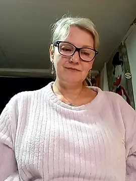 Snapshot of irinamaux chatting on April 21, 1:42 am irinamaux online show from April 21, 1:42 am
