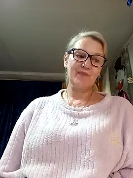 Snapshot of irinamaux chatting on April 22, 4:37 am irinamaux online show from April 22, 4:37 am