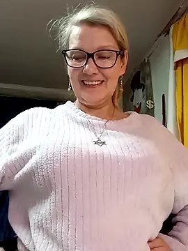 Snapshot of irinamaux chatting on April 22, 5:03 pm irinamaux online show from April 22, 5:03 pm