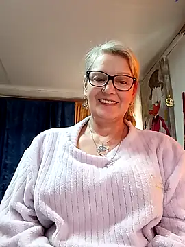 Snapshot of irinamaux chatting on April 23, 6:47 am irinamaux online show from April 23, 6:47 am