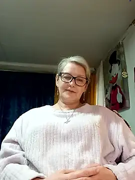 Snapshot of irinamaux chatting on April 23, 12:29 pm irinamaux online show from April 23, 12:29 pm