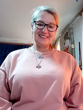 Snapshot of irinamaux chatting on April 24, 7:00 am irinamaux online show from April 24, 7:00 am