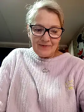 Snapshot of irinamaux chatting on April 26, 7:50 am irinamaux online show from April 26, 7:50 am