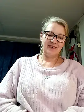 Snapshot of irinamaux chatting on April 27, 10:19 pm irinamaux online show from April 27, 10:19 pm