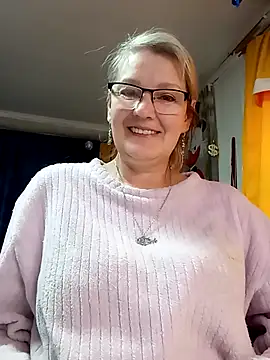 Snapshot of irinamaux chatting on April 28, 7:13 am irinamaux online show from April 28, 7:13 am