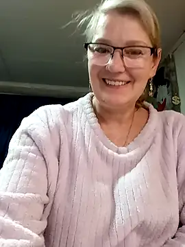 Snapshot of irinamaux chatting on April 28, 10:37 pm irinamaux online show from April 28, 10:37 pm
