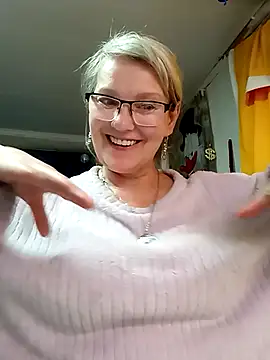 Snapshot of irinamaux chatting on April 29, 12:31 pm irinamaux online show from April 29, 12:31 pm