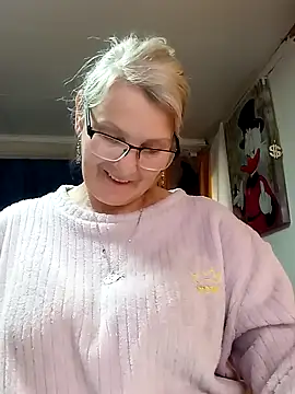 Snapshot of irinamaux chatting on April 30, 1:06 pm irinamaux online show from April 30, 1:06 pm