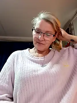 Snapshot of irinamaux chatting on May 1, 6:18 am irinamaux online show from May 1, 6:18 am