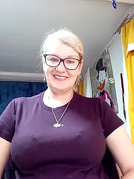 Snapshot of irinamaux chatting on May 4, 1:12 am irinamaux online show from May 4, 1:12 am