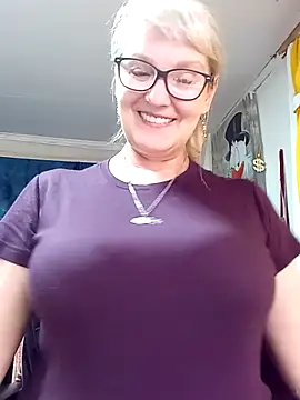 Snapshot of irinamaux chatting on May 4, 5:20 pm irinamaux online show from May 4, 5:20 pm