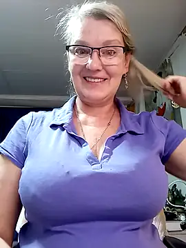 Snapshot of irinamaux chatting on May 6, 9:09 pm irinamaux online show from May 6, 9:09 pm