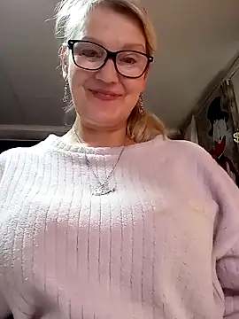 Snapshot of irinamaux chatting on May 8, 9:36 am irinamaux online show from May 8, 9:36 am