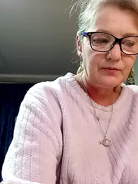 Snapshot of irinamaux chatting on May 9, 2:28 am irinamaux online show from May 9, 2:28 am