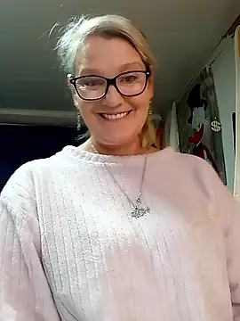 Snapshot of irinamaux chatting on May 11, 2:45 pm irinamaux online show from May 11, 2:45 pm