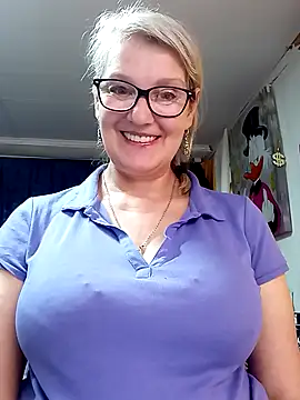 Snapshot of irinamaux chatting on May 13, 4:32 am irinamaux online show from May 13, 4:32 am