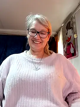 Snapshot of irinamaux chatting on May 16, 6:43 am irinamaux online show from May 16, 6:43 am