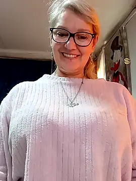 Snapshot of irinamaux chatting on May 16, 7:05 am irinamaux online show from May 16, 7:05 am
