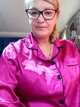 Snapshot of irinamaux chatting on May 17, 7:17 am irinamaux online show from May 17, 7:17 am