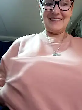 Snapshot of irinamaux chatting on May 20, 7:14 am irinamaux online show from May 20, 7:14 am