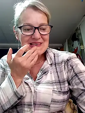 Snapshot of irinamaux chatting on May 26, 3:46 am irinamaux online show from May 26, 3:46 am