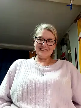 Snapshot of irinamaux chatting on May 29, 4:43 am irinamaux online show from May 29, 4:43 am