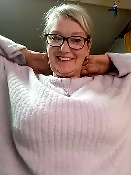Snapshot of irinamaux chatting on May 30, 8:00 am irinamaux online show from May 30, 8:00 am