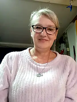 Snapshot of irinamaux chatting on May 31, 5:04 am irinamaux online show from May 31, 5:04 am