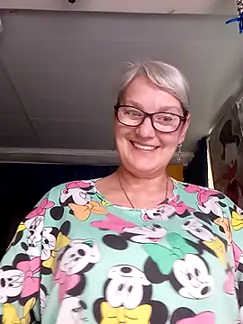 Snapshot of irinamaux chatting on June 2, 7:32 am irinamaux online show from June 2, 7:32 am
