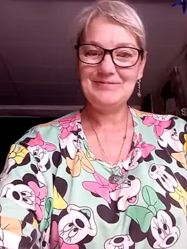 Snapshot of irinamaux chatting on June 3, 6:16 am irinamaux online show from June 3, 6:16 am