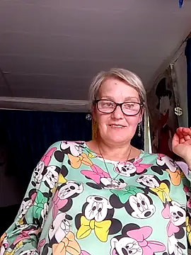 Snapshot of irinamaux chatting on June 5, 10:43 am irinamaux online show from June 5, 10:43 am