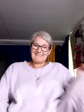 Snapshot of irinamaux chatting on June 7, 7:56 am irinamaux online show from June 7, 7:56 am