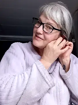 Snapshot of irinamaux chatting on June 11, 3:59 am irinamaux online show from June 11, 3:59 am