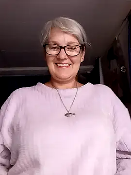 Snapshot of irinamaux chatting on June 13, 7:12 pm irinamaux online show from June 13, 7:12 pm