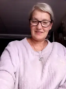 Snapshot of irinamaux chatting on June 15, 12:35 am irinamaux online show from June 15, 12:35 am