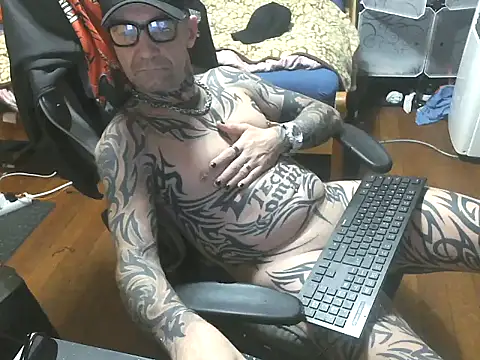 Tomi18cmm2 online show from November 4, 6:40 pm