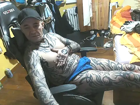 Snapshot of Tomi18cmm2 chatting on February 18, 5:31 pm Tomi18cmm2 online show from February 18, 5:31 pm