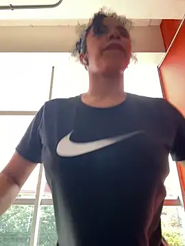 Snapshot of Brunettexio chatting on February 2, 7:04 pm Brunettexio online show from February 2, 7:04 pm