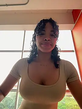 Snapshot of Brunettexio chatting on February 14, 2:12 pm Brunettexio online show from February 14, 2:12 pm