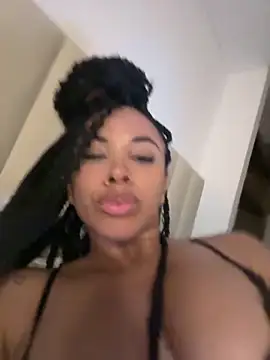 Snapshot of Brunettexio chatting on February 22, 5:02 pm Brunettexio online show from February 22, 5:02 pm