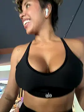 Snapshot of Brunettexio chatting on November 7, 7:03 pm Brunettexio online show from November 7, 7:03 pm