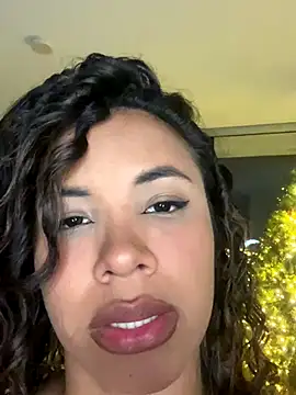 Snapshot of Brunettexio chatting on December 17, 3:23 am Brunettexio online show from December 17, 3:23 am